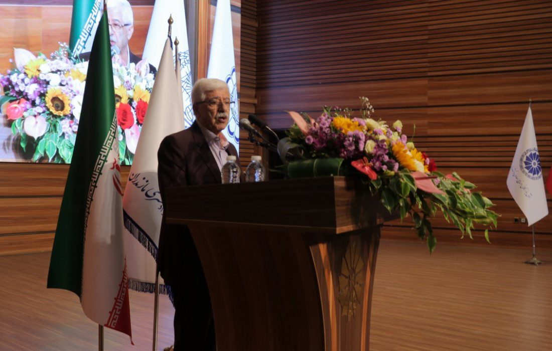 استقلال نهاد وکالت و حفظ آن در گروی اتحاد وکلا است