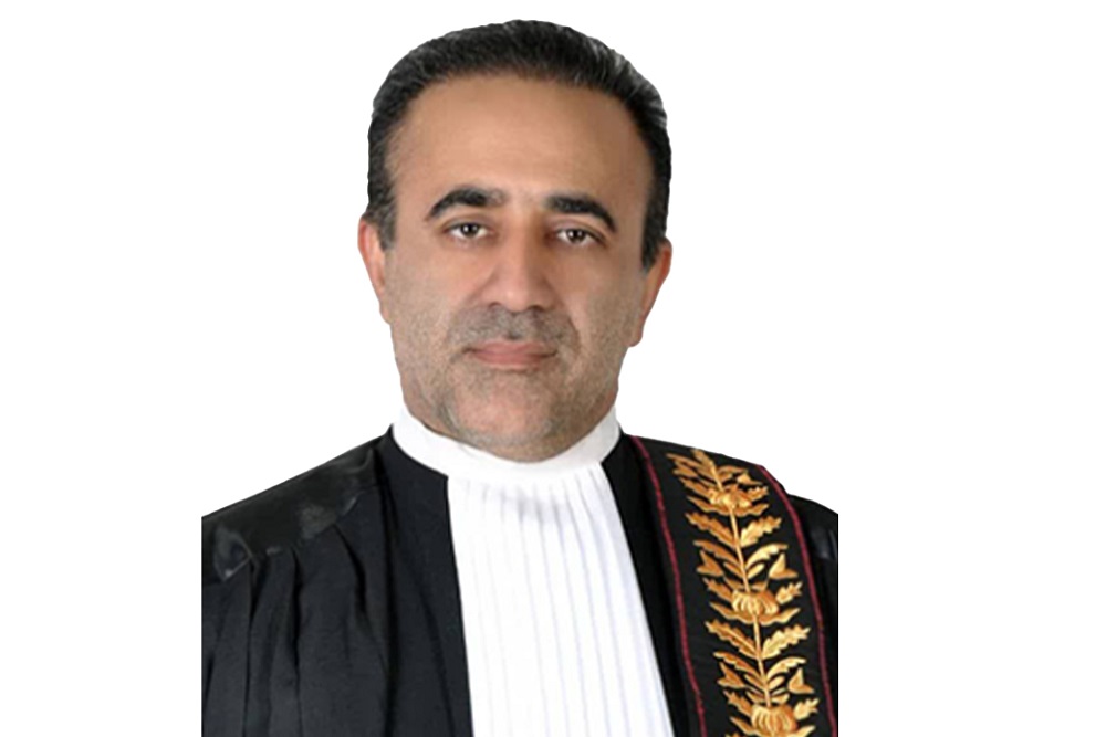 تعمیم صدور و اعطای مدرک افتخاری در حوزه وکالت؛ آری یا نه!