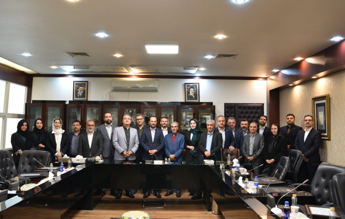 تقدیر از روسای ادارات و نیز روسا و دبیران کمیسیون‌های کانون وکلای مرکز در پایان دوره سی‌ و دوم