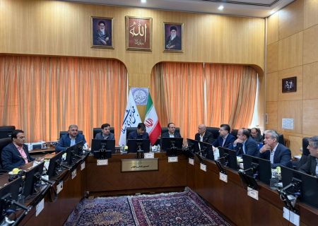 امیدواریم تعامل سازنده کانون وکلا و کمیسیون حقوقی و قضایی مجلس مانع از تصویب قوانین زیان‌بار علیه نهاد وکالت شود