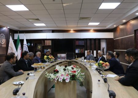 برگزاری نشست مشترک هیأت مدیره کانون وکلای قم با فرماندهان سپاه استان و پدافند غیرعامل