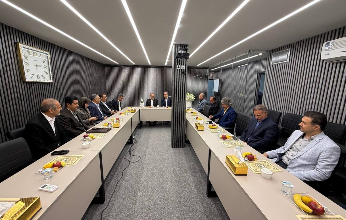 نشست مشترک اعضای هیات مدیره کانون وکلای مرکزی با رئیس کانون کارشناسان استان