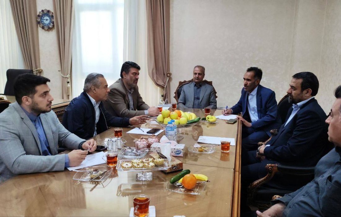 برگزاری نشست کانون وکلای دادگستری استان مرکزی با نماینده خمین در مجلس 