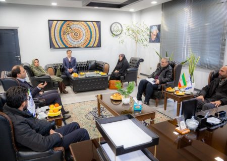 بررسی چالش‌ها و فرصت‌های پیش روی دانش‌آموختگان حقوق در نشست مشترک کانون وکلای قزوین و مرکز علمی کاربردی نیروی انتظامی