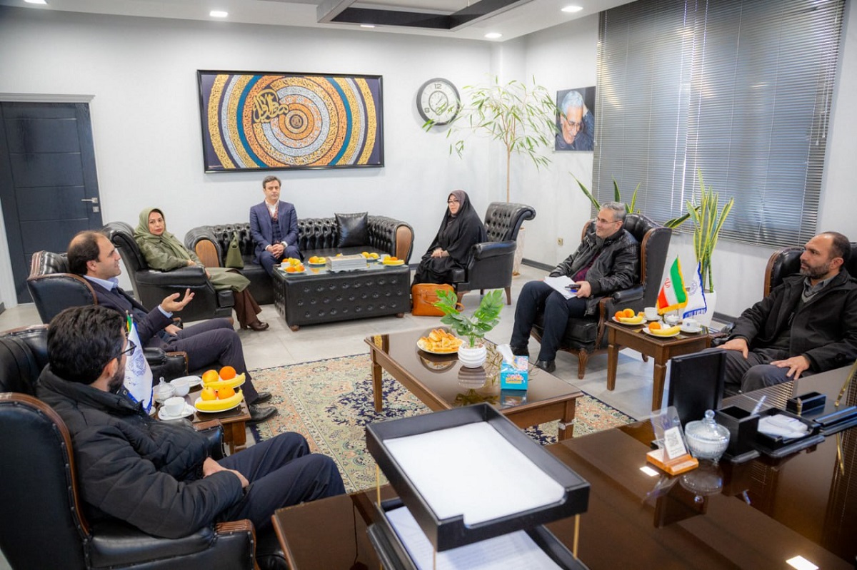 بررسی چالش‌ها و فرصت‌های پیش روی دانش‌آموختگان حقوق در نشست مشترک کانون وکلای قزوین و مرکز علمی کاربردی نیروی انتظامی - اسکودا | اسکودا