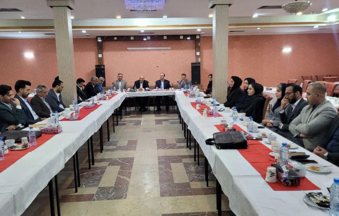 انتقاد شدید وکلای سیستان و بلوچستان به‌خاطر عدم تمرکز و غیبت بخش عمده وکلای استان از فعالیت در محل اشتغال، عدم برگزاری انتخابات کانون استانی