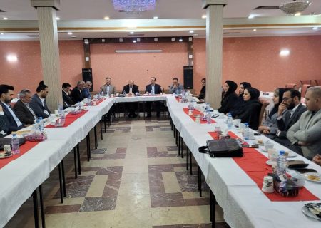 انتقاد شدید وکلای سیستان و بلوچستان به‌خاطر عدم تمرکز و غیبت بخش عمده وکلای استان از فعالیت در محل اشتغال، عدم برگزاری انتخابات کانون استانی