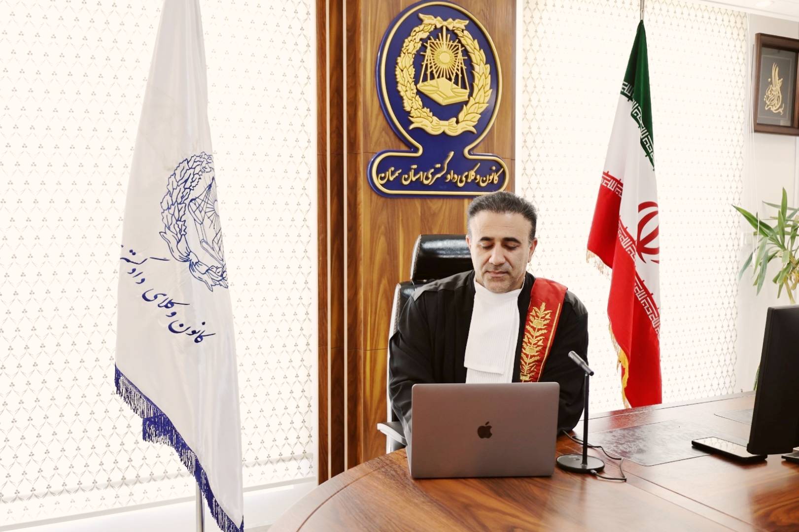 یادداشت توجیهی در خصوص نحوه احتساب سوابق وکالتی پذیرفته‌شدگان از مرکز وکلای قوه قضائیه در کانون وکلای سمنان - اسکودا | اسکودا