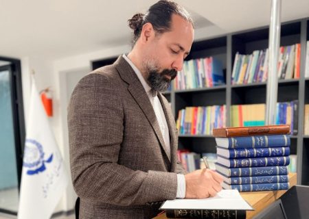 دعوت از کاندیداهای انتخابات هیأت مدیره کانون وکلای هرمزگان جهت اهدای کتاب به کتابخانه کانون