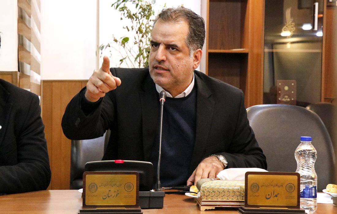 وکیل مستقل از دل نهاد وابسته متولد نمی‌شود