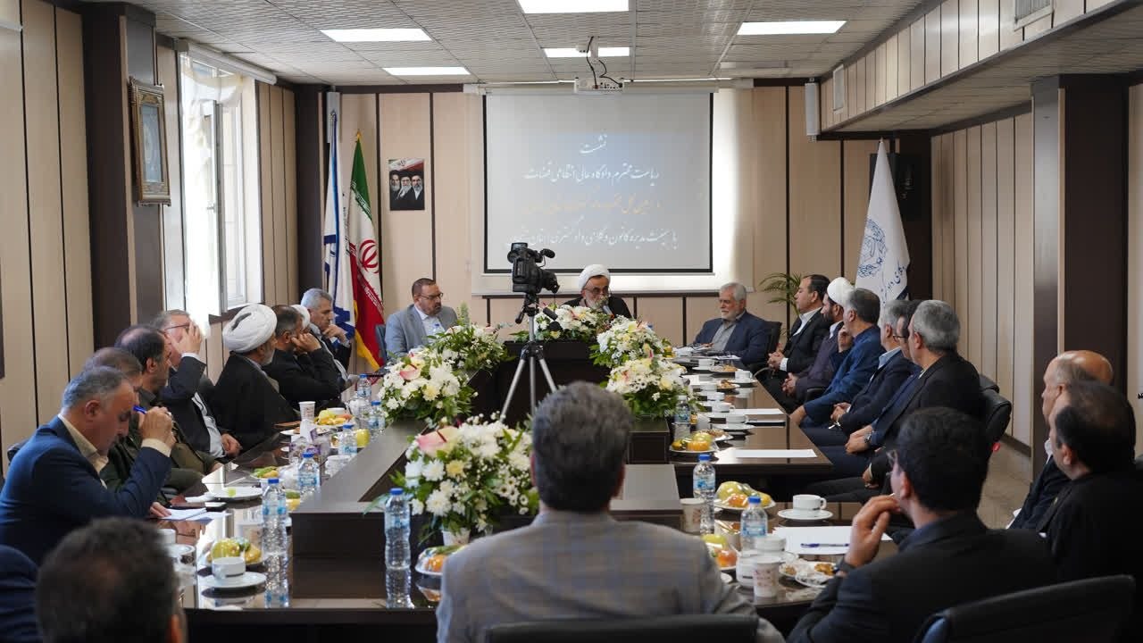 نشست رئیس دادگاه عالی انتظامی قضات و رئیس کل دادگستری استان زنجان با هیأت مدیره کانون وکلای استان - اسکودا | اسکودا