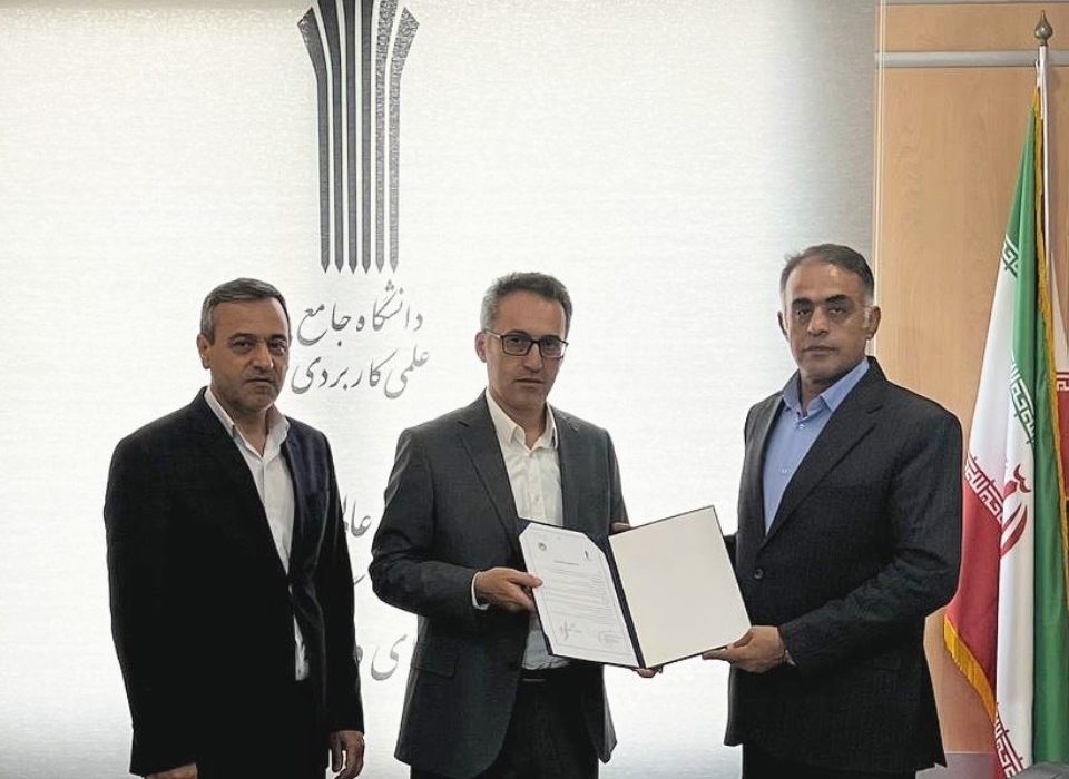 انعقاد تفاهمنامه همکاری میان کانون وکلای ایلام و دانشگاه علمیکاربردی کانون وکلای مرکز