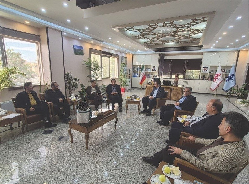 جلسه مشترک رئیس و اعضای هیأت رئیسه کانون وکلای چهارمحال و بختیاری با مدیرکل صداوسیمای استان - اسکودا | اسکودا